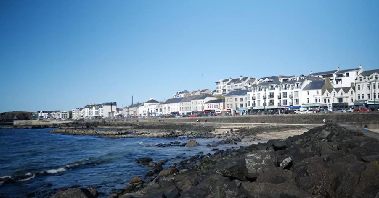 Enfield Street House Behind Portstewart Promenade With Partial Sea View From Front 3 Bed Sleeps 7 Vila Exterior foto