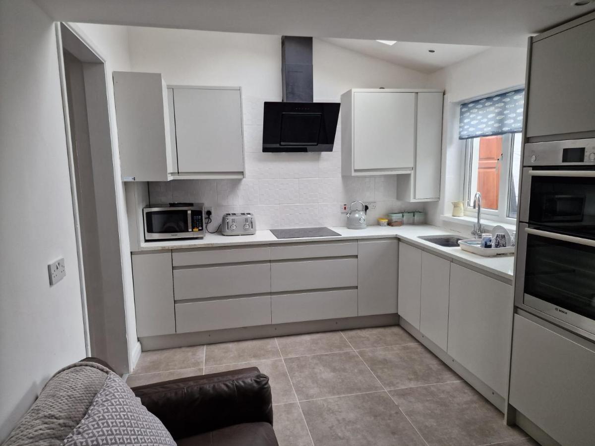 Enfield Street House Behind Portstewart Promenade With Partial Sea View From Front 3 Bed Sleeps 7 Vila Exterior foto